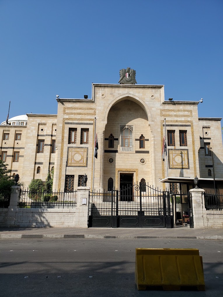 تمثيل المرأة السورية سياسيا بين  الشريعة والدستور والواقع العملي